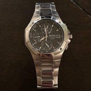 Seiko 7T62-0DP0 Sapphire Crystal Quartz Chronograph 100m